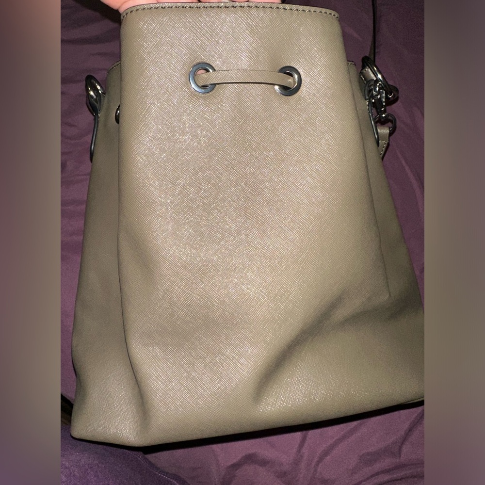 Guess Bucket Bag - Picture 9 of 13